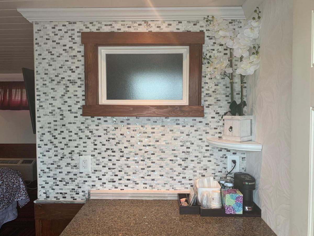 Atlantic Coast Inn Ellsworth Bagian luar foto